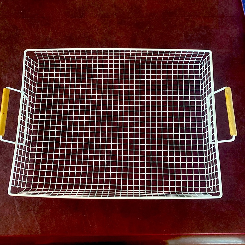 This is a basket that you can store things and decorate you houses.